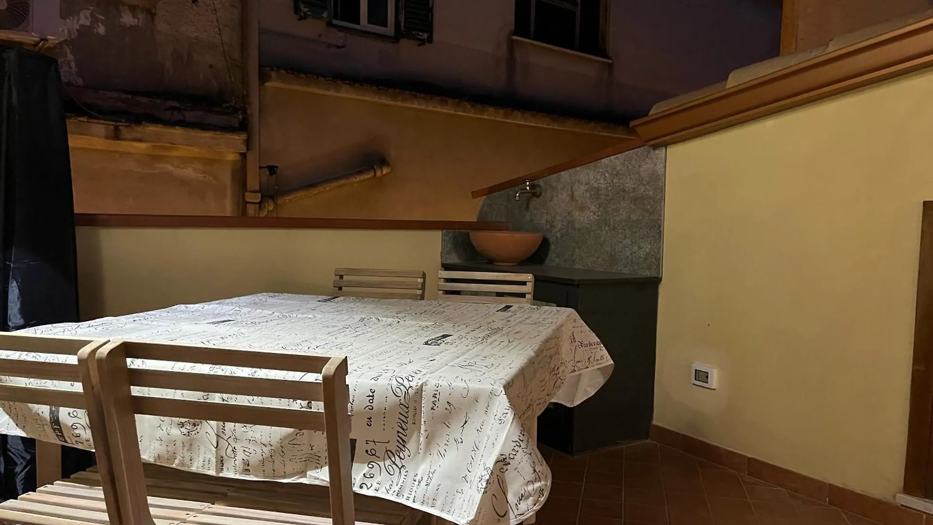 Maquedino Holiday Home & Terrace - Cozy Central Loft Палермо 0*,  Италия